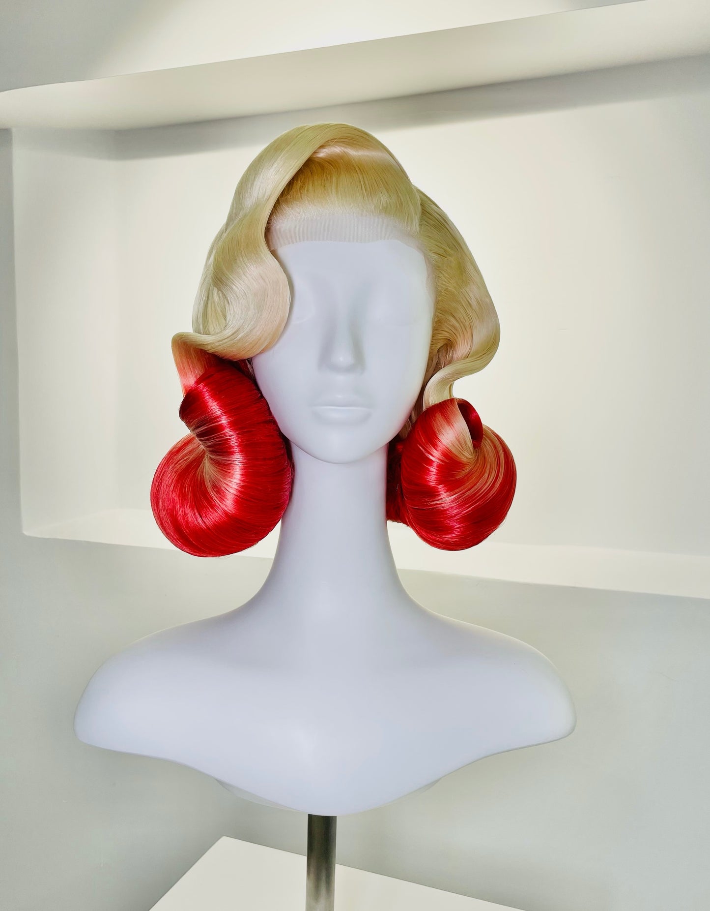 Decent French Hairstyle (Gradient Red)
