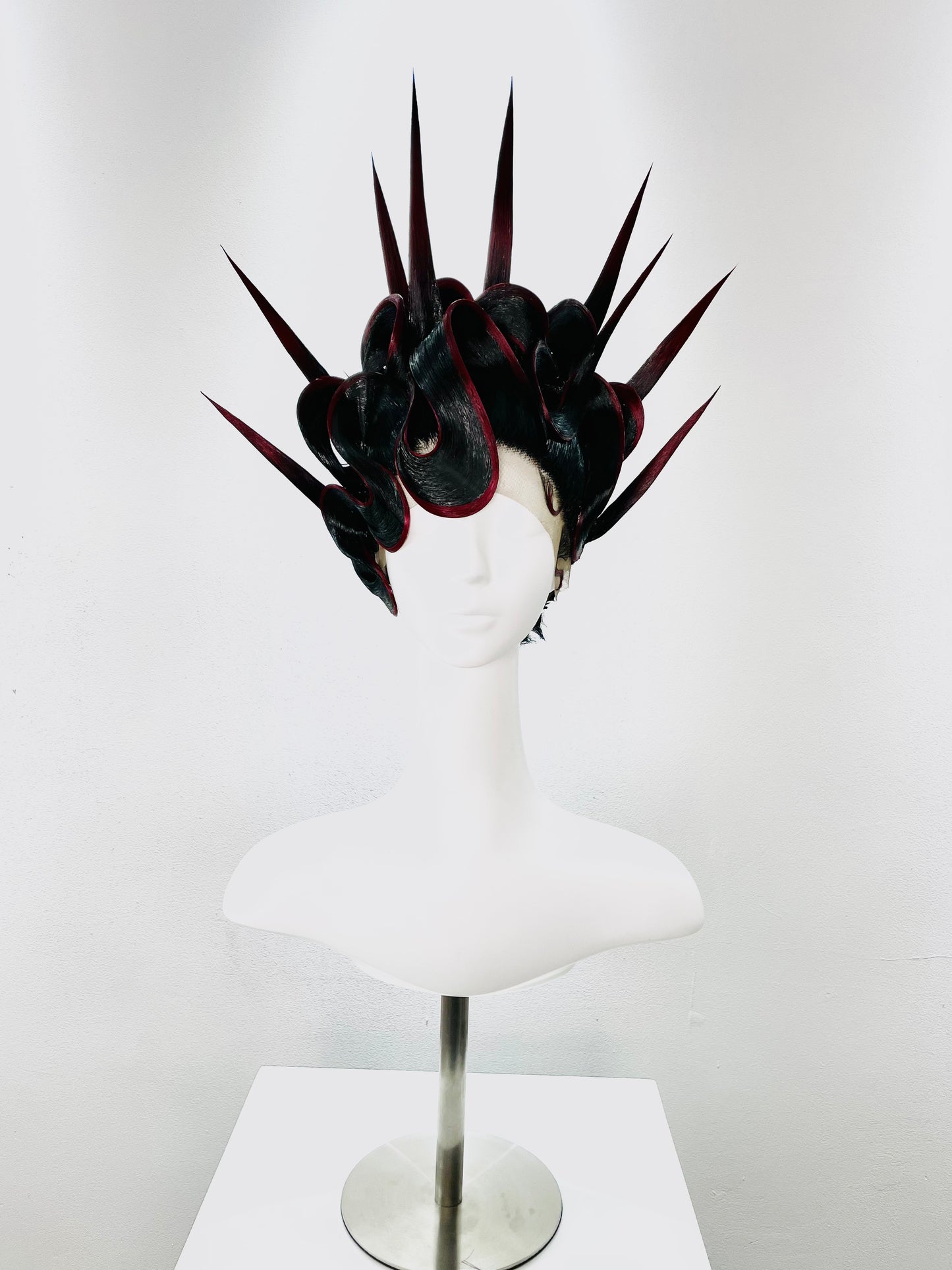 Needle Queen (red)