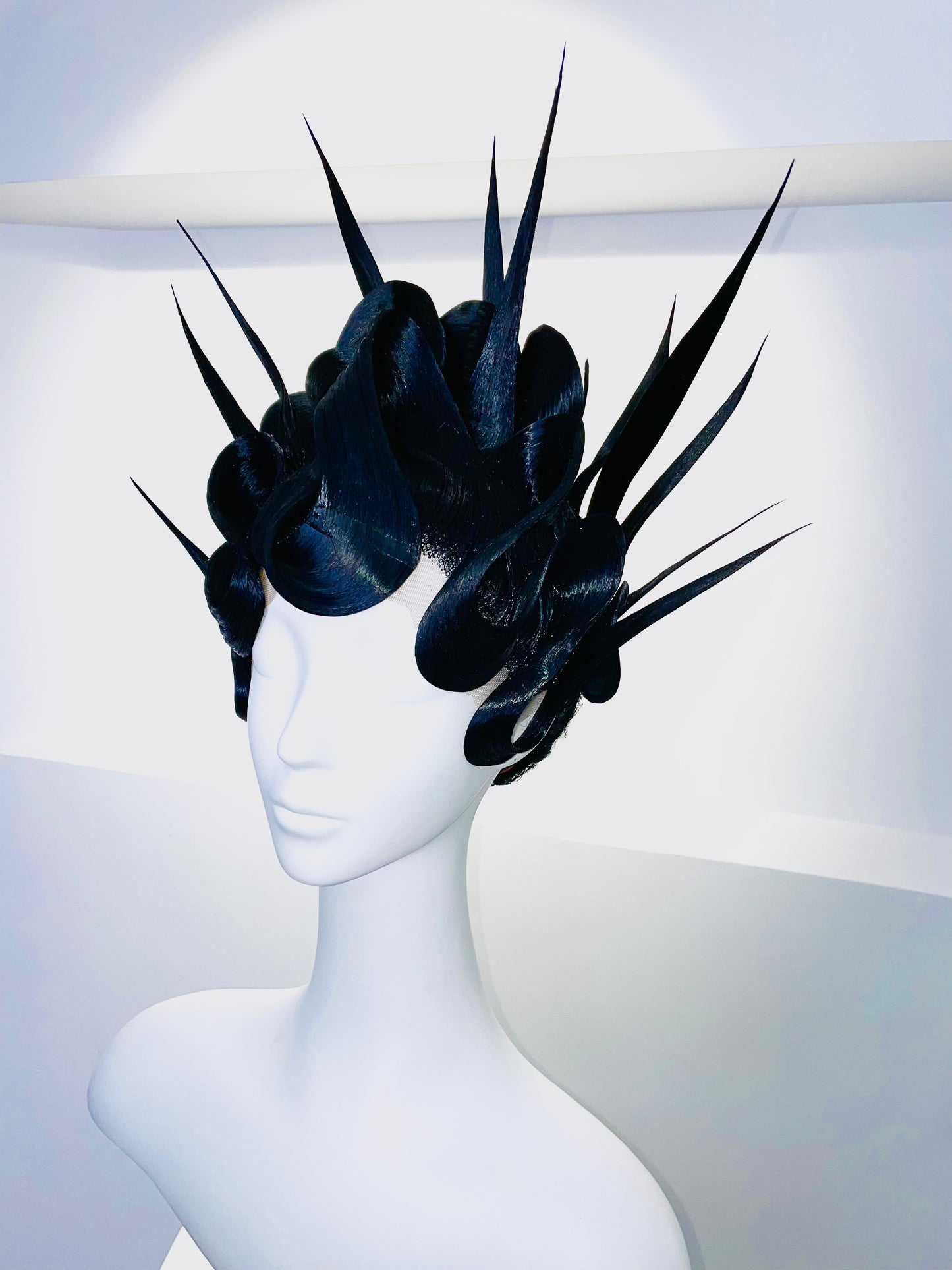Needle Queen (black)