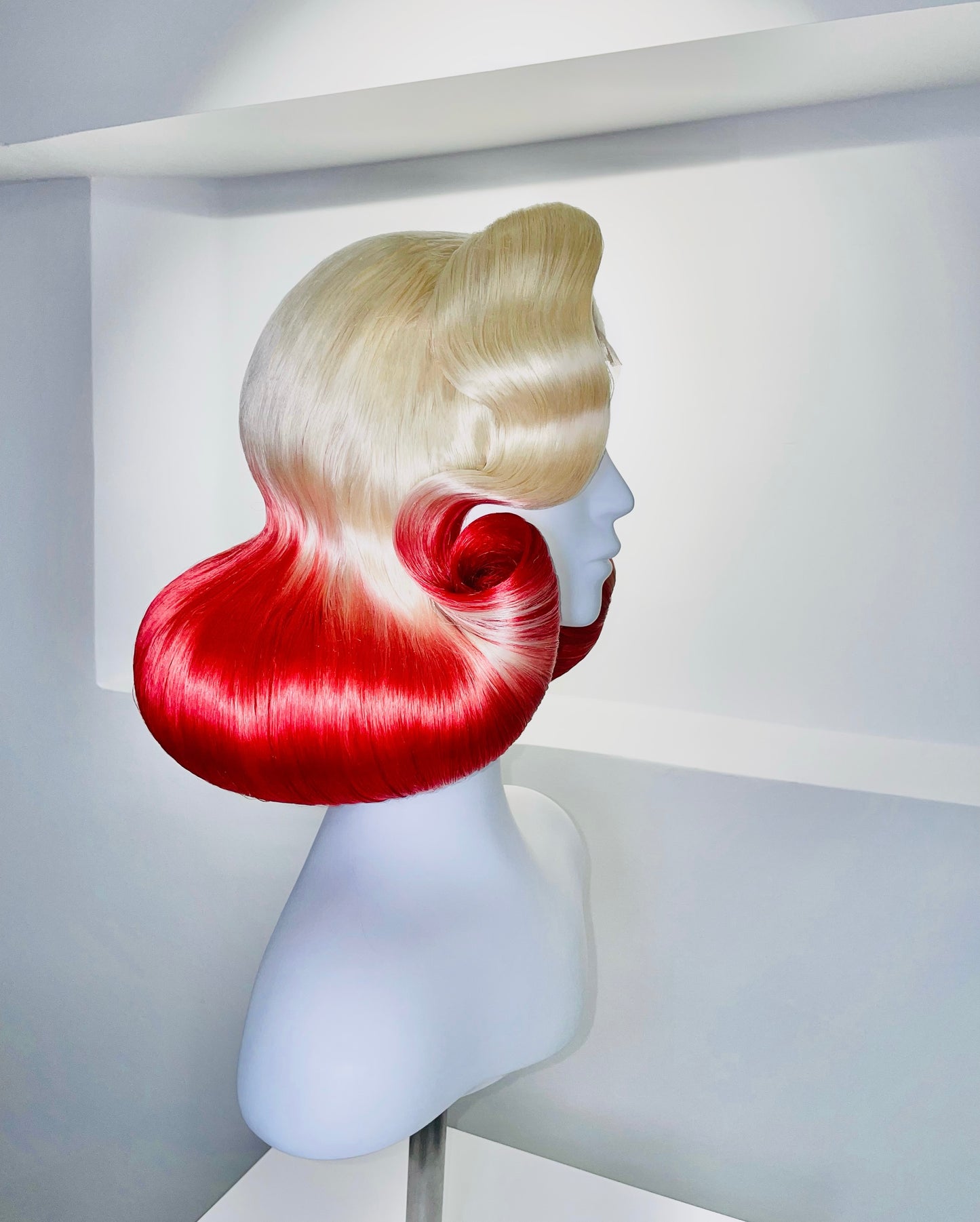 Decent French Hairstyle (Gradient Red)