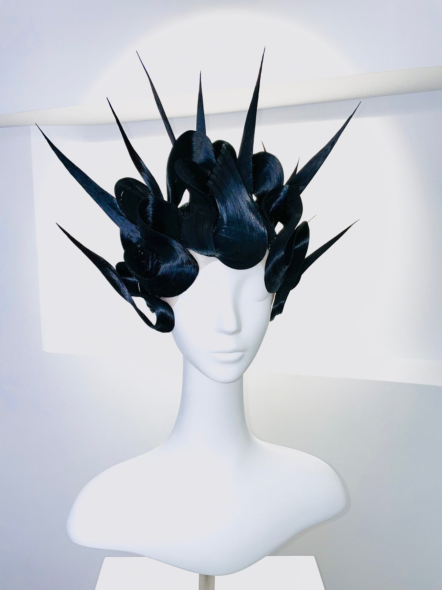 Needle Queen (black)