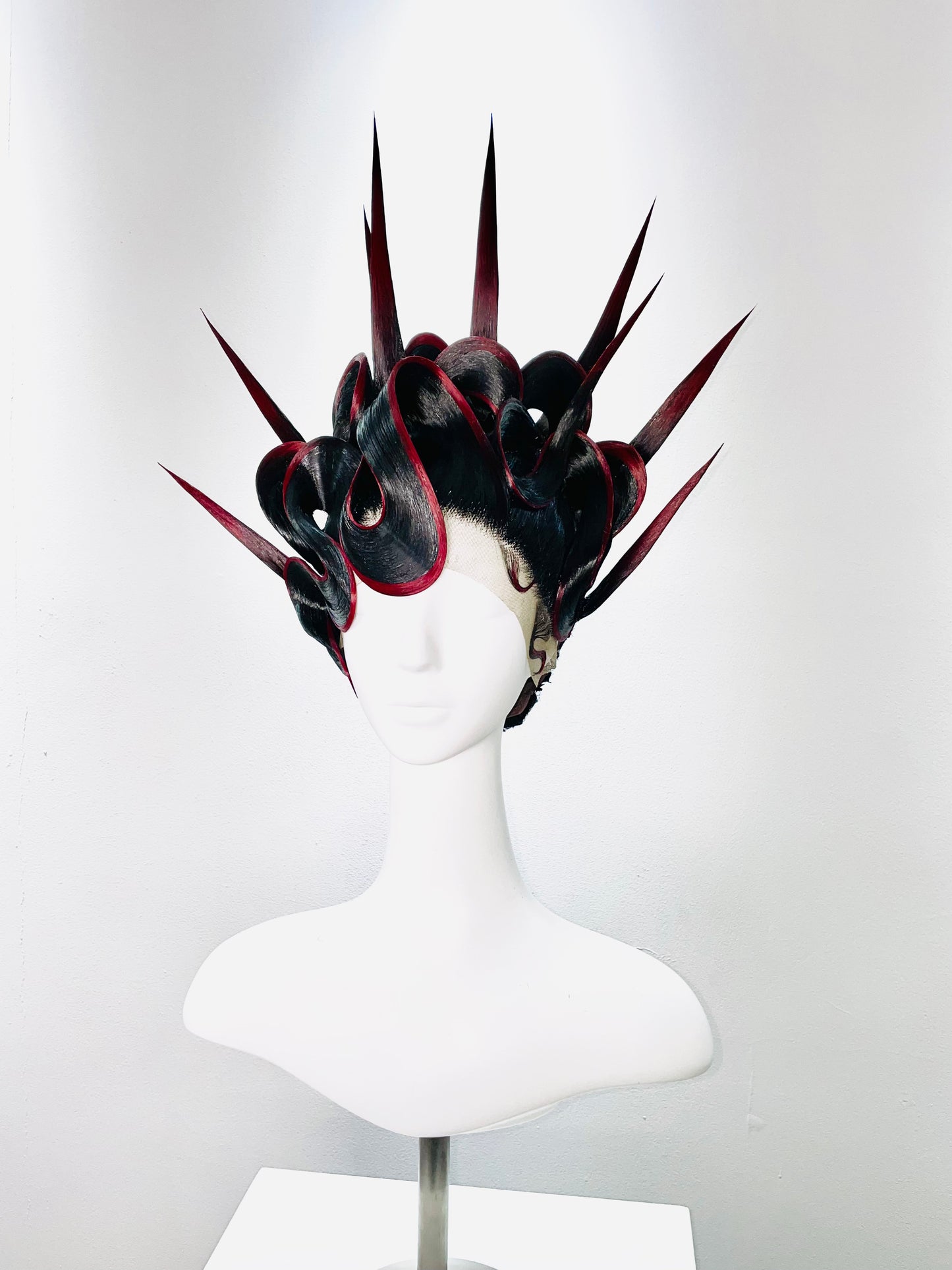 Needle Queen (red)