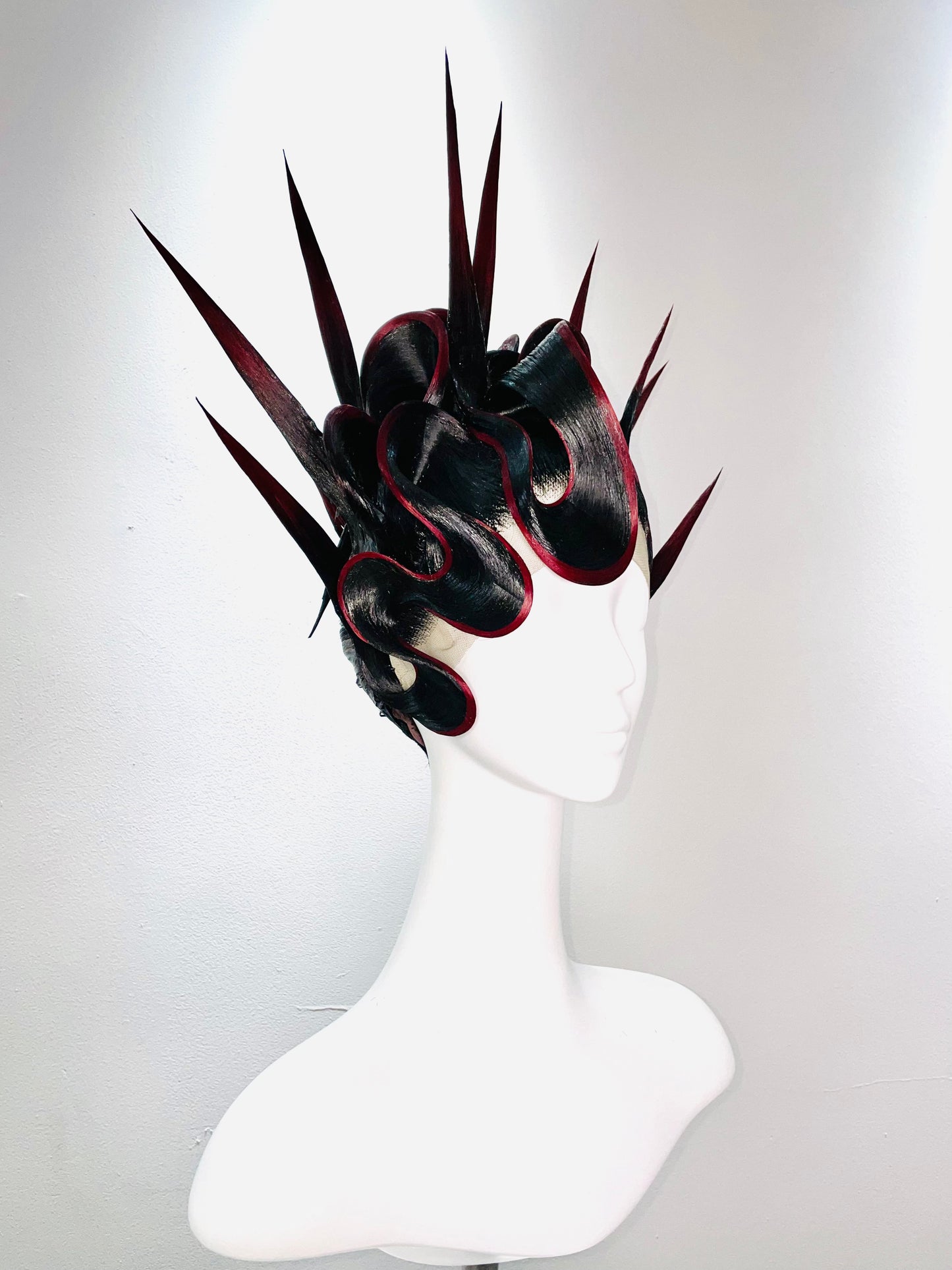 Needle Queen (red)