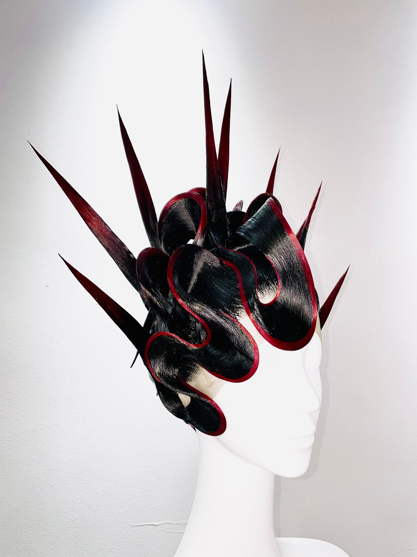 Needle Queen (red)